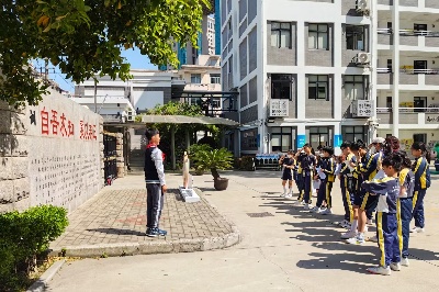 2校训墙（2）.jpg