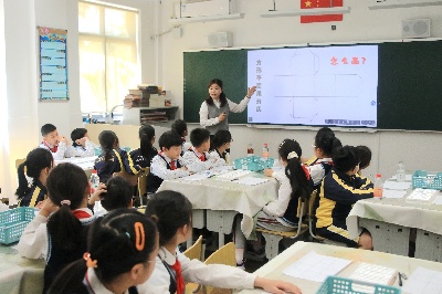 美术特色课堂1.JPG