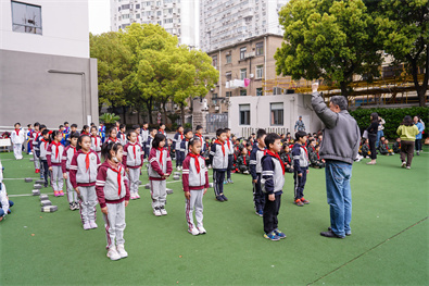 活动展演8班.jpg